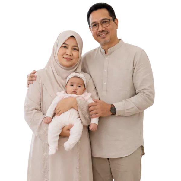 Pasangan Melayu dalam lingkungan usia 40-an bersama bayi selepas berjaya menjalani rawatan IVF
